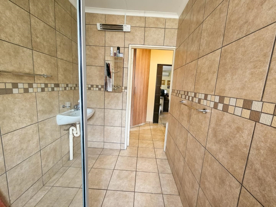 2 Bedroom Property for Sale in Langenhovenpark Free State